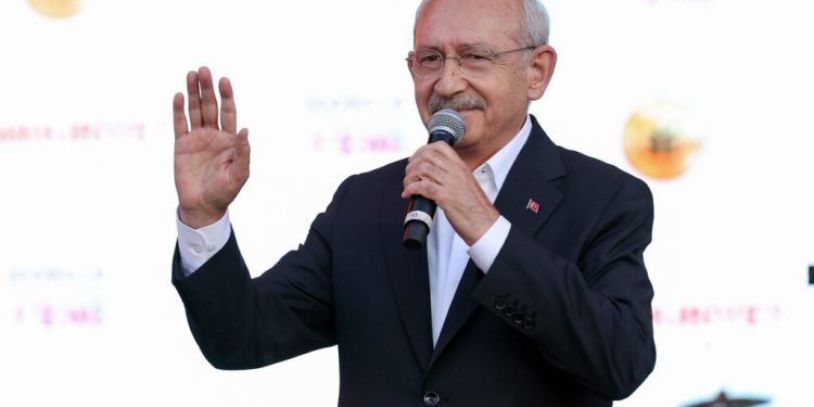 زعيم المعارضة التركية يزور لندن