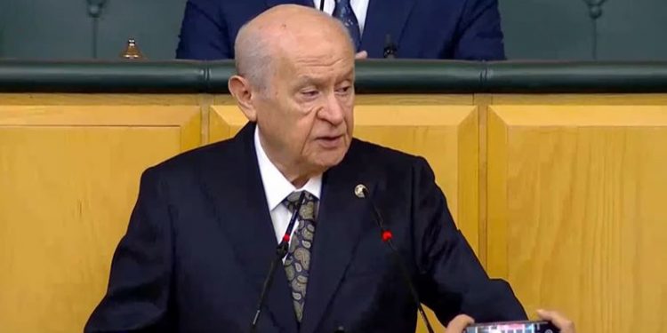 حليف أردوغان يرحب بزيارة الحزب الكردي بعد المطالبة بحله!