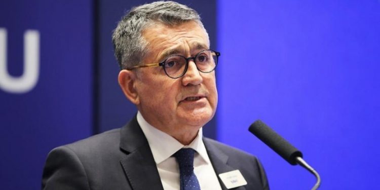 رئيس جمعية رجال الأعمال الأتراك: لا مجال لاستدامة التنافسية بالليرة المنخفضة