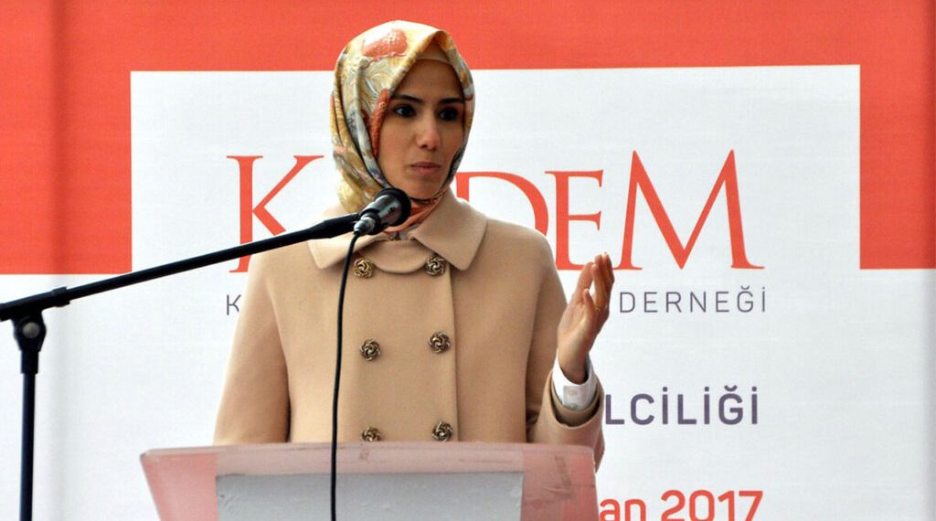 نجلة أردوغان تدعم والدها وتشكك في دعم زعيم المعارضة لحرية الحجاب في تركيا