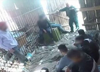 بلغاريا تحتجز لاجئين داخل أقفاص تمهيدا لإعادتهم إلى تركيا