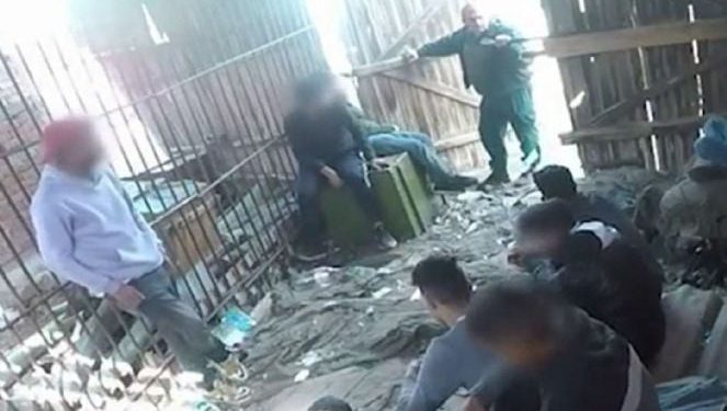 بلغاريا تحتجز لاجئين داخل أقفاص تمهيدا لإعادتهم إلى تركيا