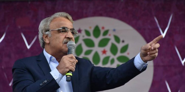 سنجار: على فرنسا كشف الملابسات الحقيقية لهجوم باريس