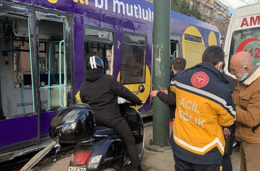 تركيا.. جرحى في حادث لـ ترام إسطنبول