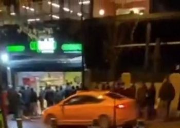 الأتراك يصطفون للحصول على اللحم المدعم