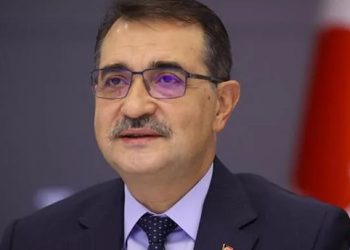 وزير الطاقة التركي: نواصل المفاوضات مع عمان لشراء الغاز الطبيعي المسال