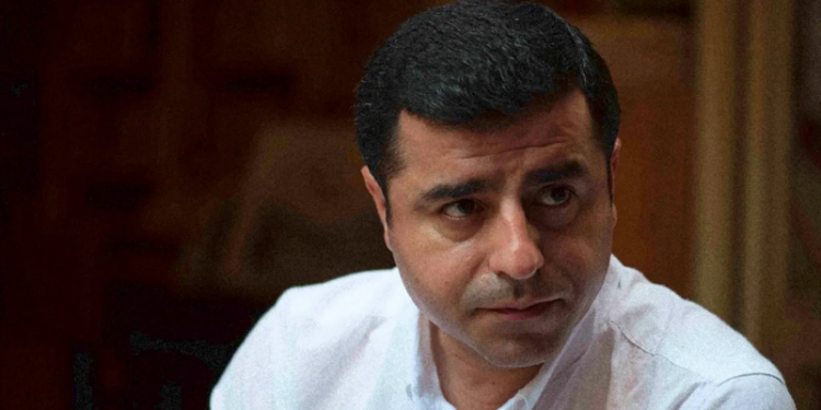 دميرتاش يحذر المعارضة: أوقفوا النقاشات الفارغة ولا تهدروا الفرصة التاريخية