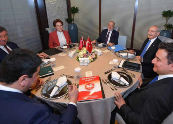 وزير تركي سابق: باباجان هو مرشح “الطاولة الستة”