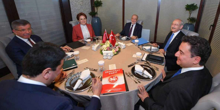 وزير تركي سابق: باباجان هو مرشح “الطاولة الستة” 