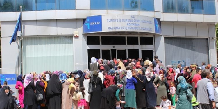 تركيا: 10 آلاف و300 خريج جامعي يتقدمون بطلبات لشغل 220 وظيفة عامل أمن