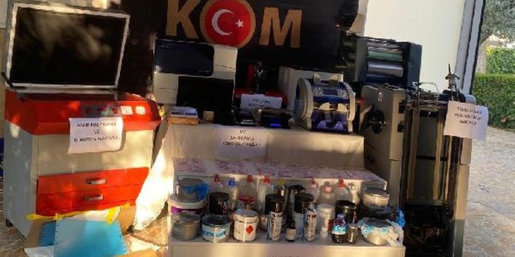 تركيا.. إدانة عصابة تزييف نقود في ولاية عثمانية