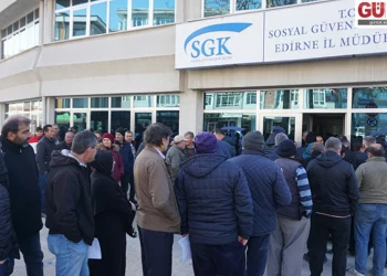 آلاف الموظفين الأتراك يتحركون بعد إلغاء أردوغان سن التقاعد