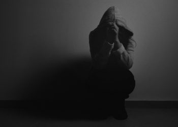 1 من كل 10 شباب في بريطانيا يميل إلى الانتحار