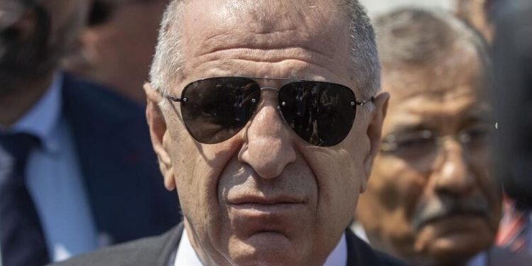 سياسي تركي يوجه اتهامات باطلة لحركة الخدمة تضامنا مع جنرال انقلابي