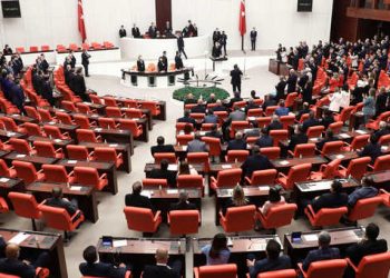 تركيا.. اللجنة الدستورية بالبرلمان تقبل مقترح قانون الحجاب