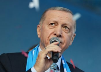  أردوغان لـ اليونان: المجانين سيزحفون إليكم