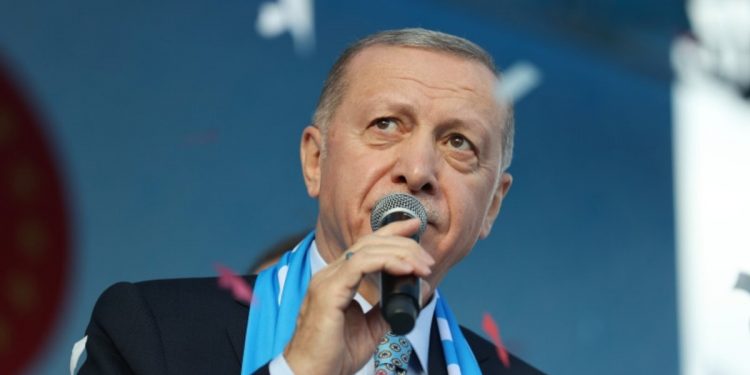 أردوغان لـ اليونان: المجانين سيزحفون إليكم