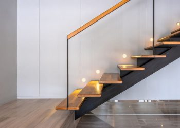 سلم على الحائط