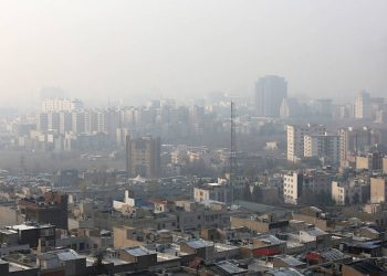 إيران تقرر إتاحة التعليم عبر الإنترنت بسبب تلوث الهواء