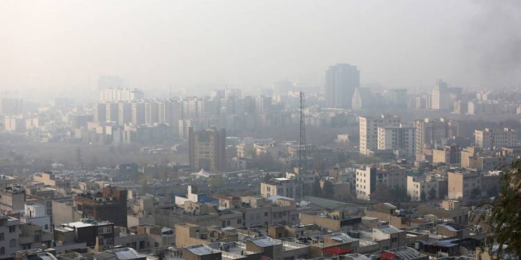 إيران تقرر إتاحة التعليم عبر الإنترنت بسبب تلوث الهواء