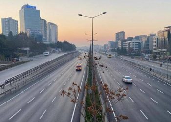 شوارع إسطنبول فارغة بعد ليلة صاخبة