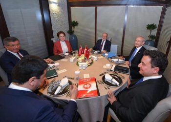 صحفي تركي: “طاولة الستة” تعلن المرشح الرئاسي في 4 فبراير