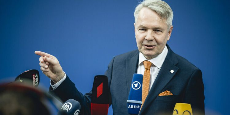 وزير خارجية فنلندا: عضويتنا في الناتو متوقفة على إتمام صفقة F-16