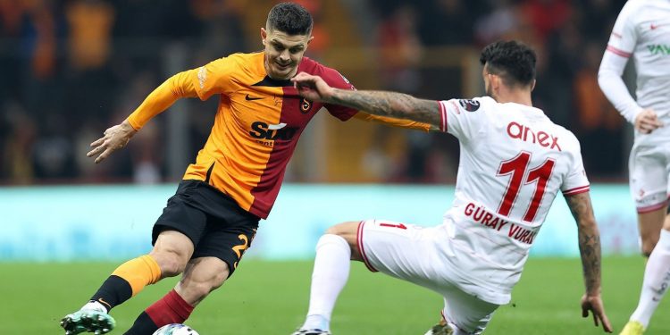 جالطة سراي يواصل تصدر الدوري التركي بهزيمة أنطاليا سبور