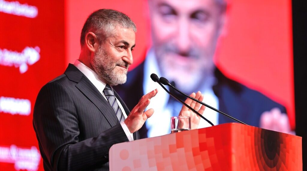 وزير المالية التركي: إذا ارتفعت قيمة الليرة ستتراجع الصناعة