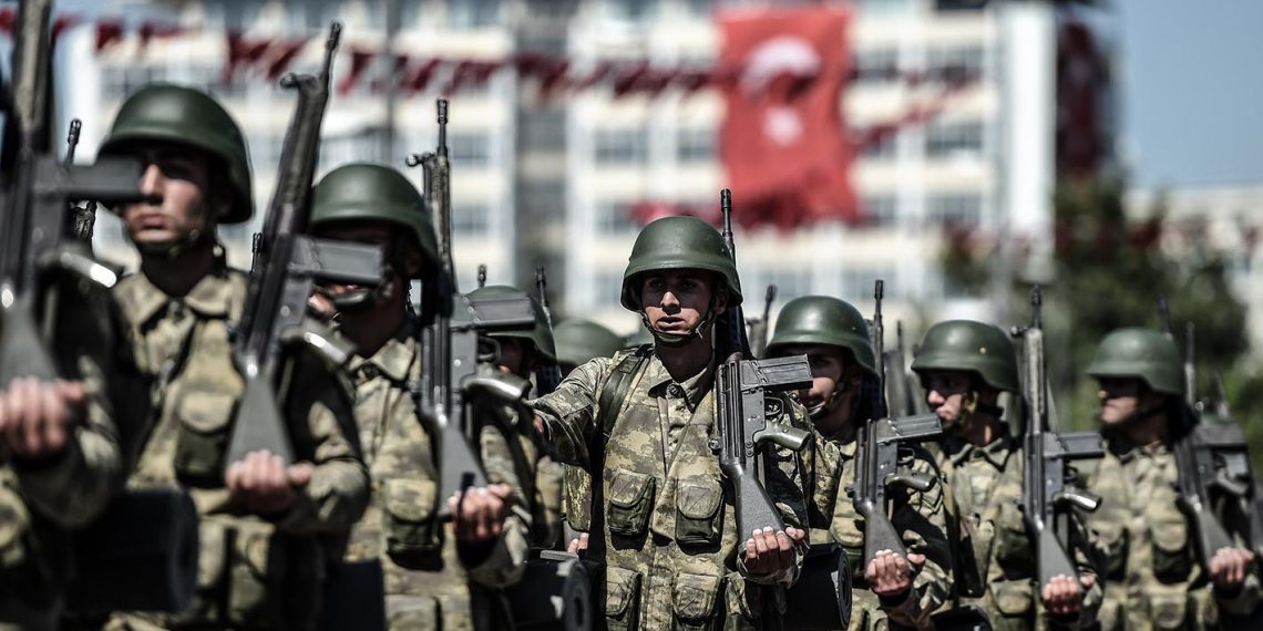 بعد أعنف موجة فصل.. الجيش التركي يوظف 16 ألف متعاقد