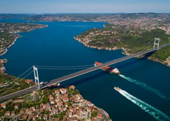 تعطل الملاحة في مضيق البوسفور بسبب سفينة أوكرانية