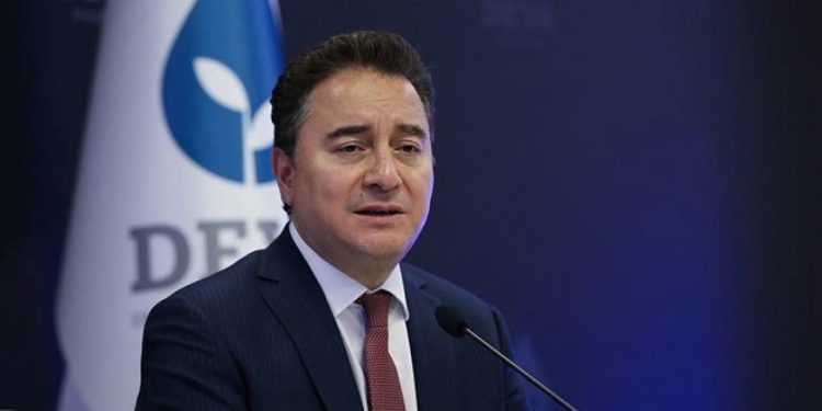 باباجان يشتكي ضعف المشاركة التركية في دافوس