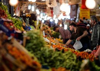 انخفاض أسعار المواد الغذائية بالعالم وزيادتها في تركيا بنسبة 77 % 