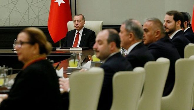 صحفي تركي: جميع وزراء أردوغان يريدون الترشح بالبرلمان!