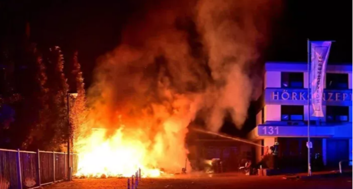 النيران تلتهم مساعدات لضحايا زلزال تركيا بقيمة 20 ألف دولار 