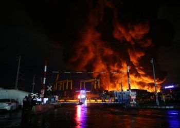حريق ميناء الإسكندرونة مستمر