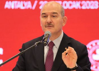 وزير داخلية تركيا منزعج من غلق قنصليات غربية