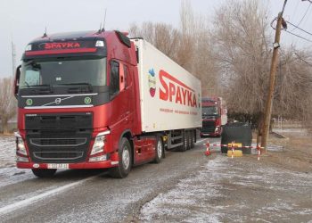 الأولى منذ 30 عامًا.. شاحنات أرمينية تعبر إلى تركيا