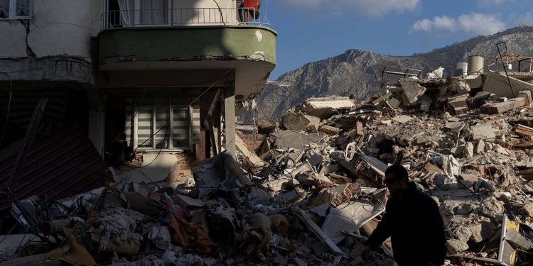 رويترز: التعجيل بإعادة الإعمار في تركيا قد يجعل البلاد أمام كارثة جديدة