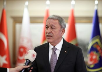 وزير الدفاع يعلق على قصف القاعدة التركية في العراق