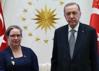 السفيرة الإسرائيلية في تركيا: قلوبنا معكم