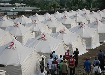 الهلال الأحمر التركي يرسل 200 ألف خيمة إلى إدلب