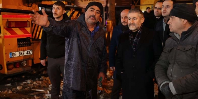 رغم وجود نحو 4000 قتيل.. وزير المالية التركي: كل شيء تحت السيطرة