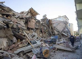 زلزال تركيا: مقتل 284 في 10 مقاطعات وإصابة 2323