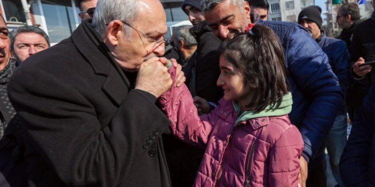 كليتشدار أوغلو: يجب أن تتغير تركيا حتى لا يتكرر ألم الزلزال