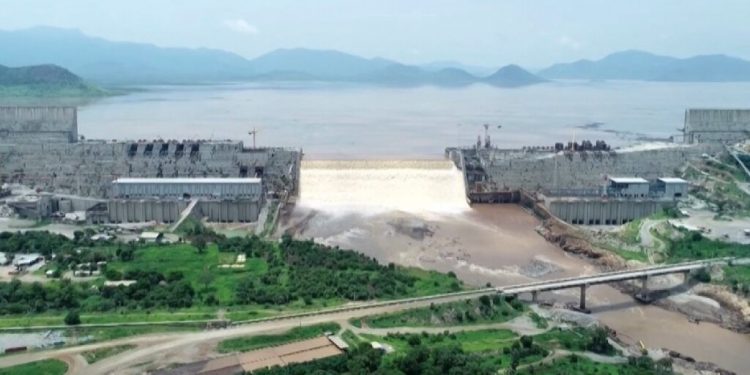 تركيا تفتح “سد أتاتورك” والمياه تتدفق باتجاه العراق