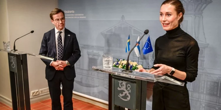 رئيسة وزراء فنلندا: نريد عضوية الناتو مع السويد