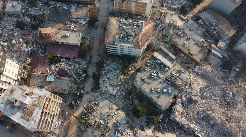 الجارديان: الفساد المستشري سبب دمار الزلزال في تركيا