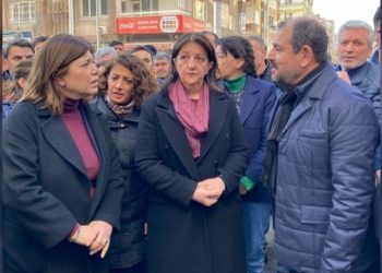 برفين بولدان: حكومة أردوغان تحت الأنقاض