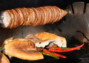 “كوكوريتش”.. أكثر أطباق الشوارع شهرة في تركيا